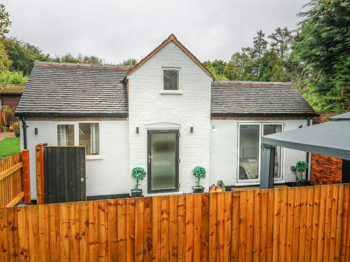 The Old Smokehouse Villa Rugeley Exterior foto